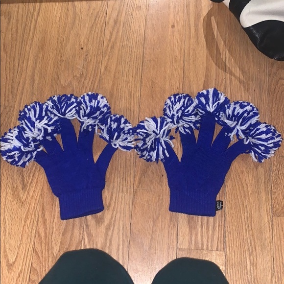 spirit fingers Accessories - Pom Pom gloves